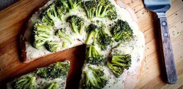 Pizza integral con brócoli