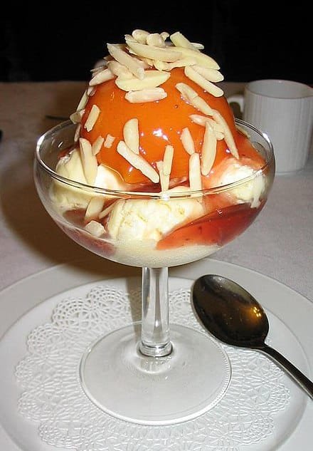 Copa Melba: postre inventado por Auguste Escoffier en honor a Nellie Melba, cantante de ópera australiana